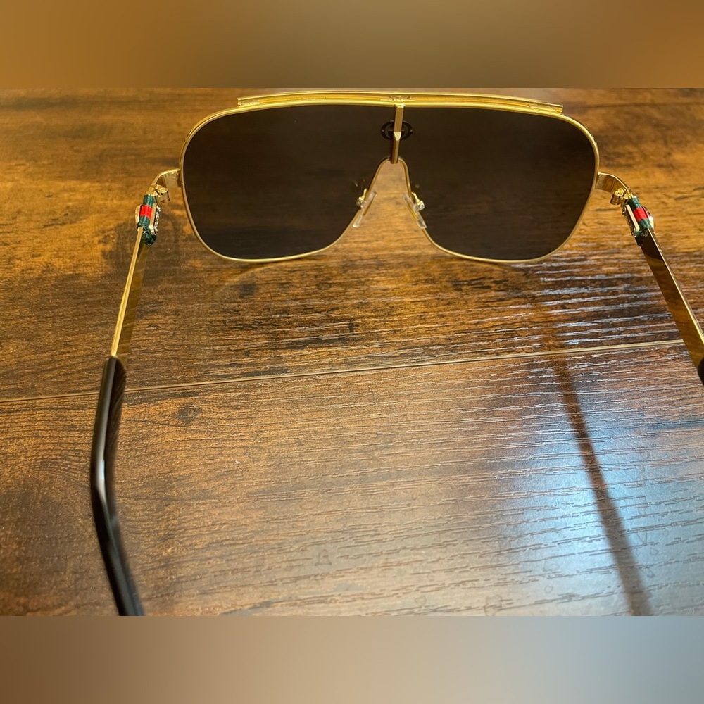 Gucci Black and Gold Aviator Sunglasses - Picture 2 of 3